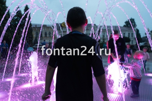 Городской фонтан на площади Городской фонтан на площади