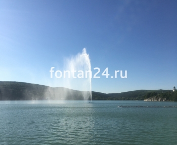 Плавающий фонтан "Маяк", h=50 м