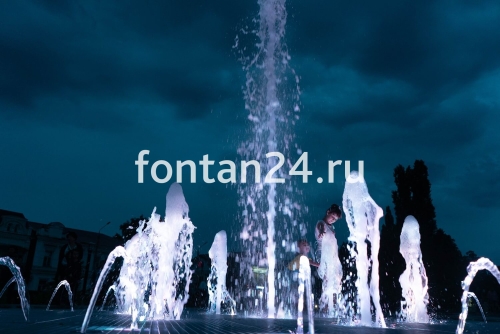 Городской фонтан на площади Городской фонтан на площади