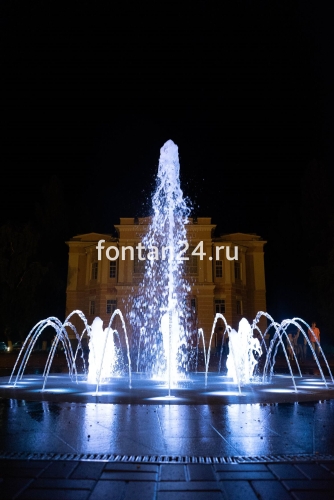 Городской фонтан на площади Городской фонтан на площади